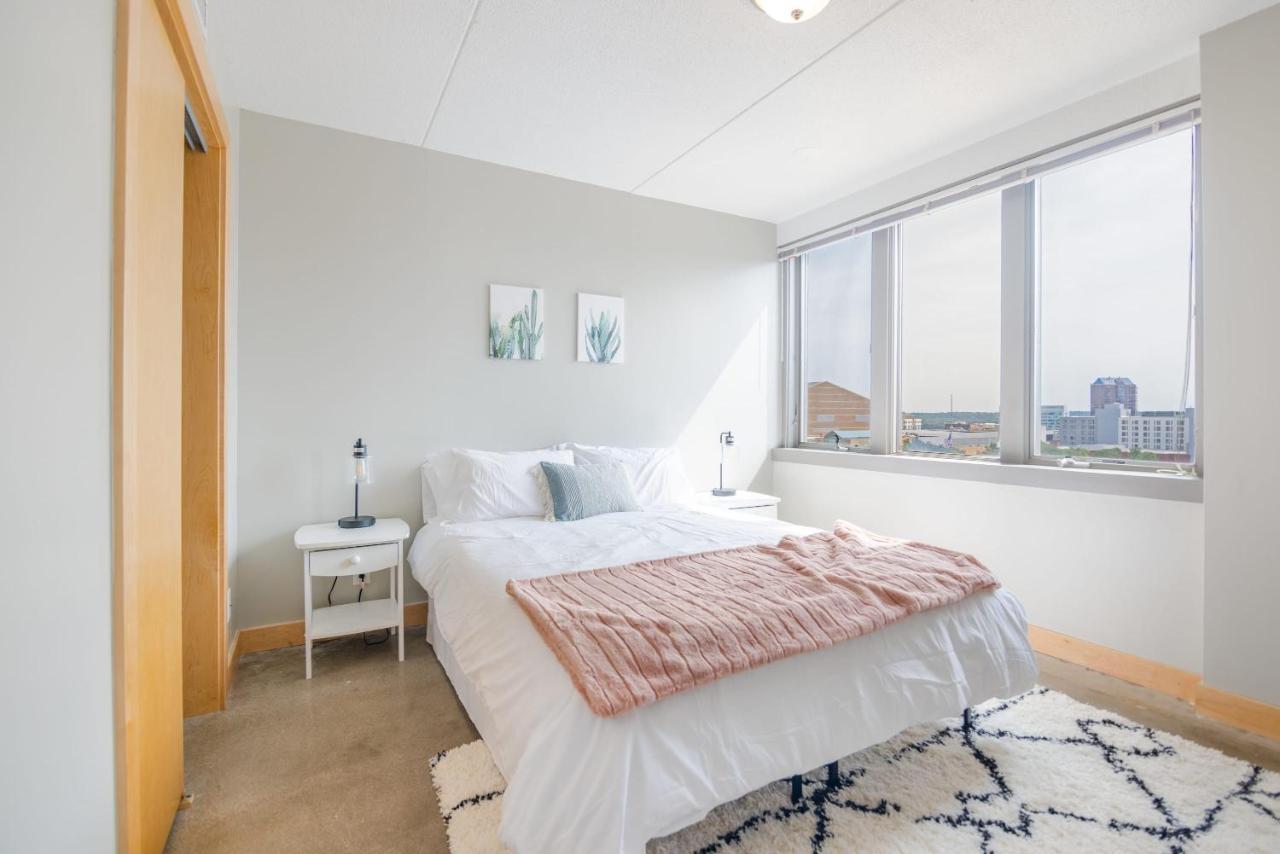 Modern 2 Bedroom Downtown Apt By Wells Fargo Arena 디모인 외부 사진